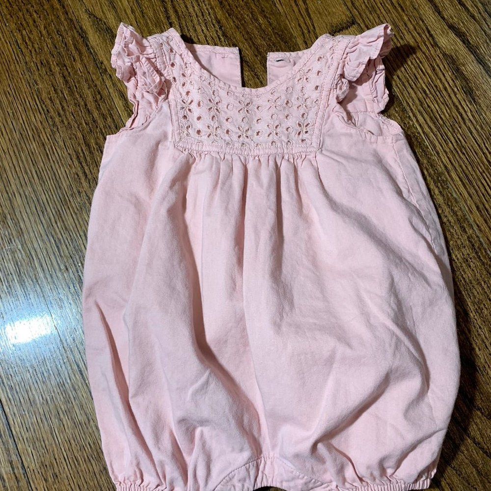 Infant Girl Pink Eyelet One Piece Ruffle Sleeve Bodysuit Size 3-6 Month